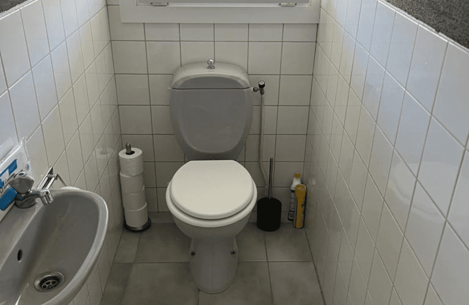 Villa 75 toilet (1)